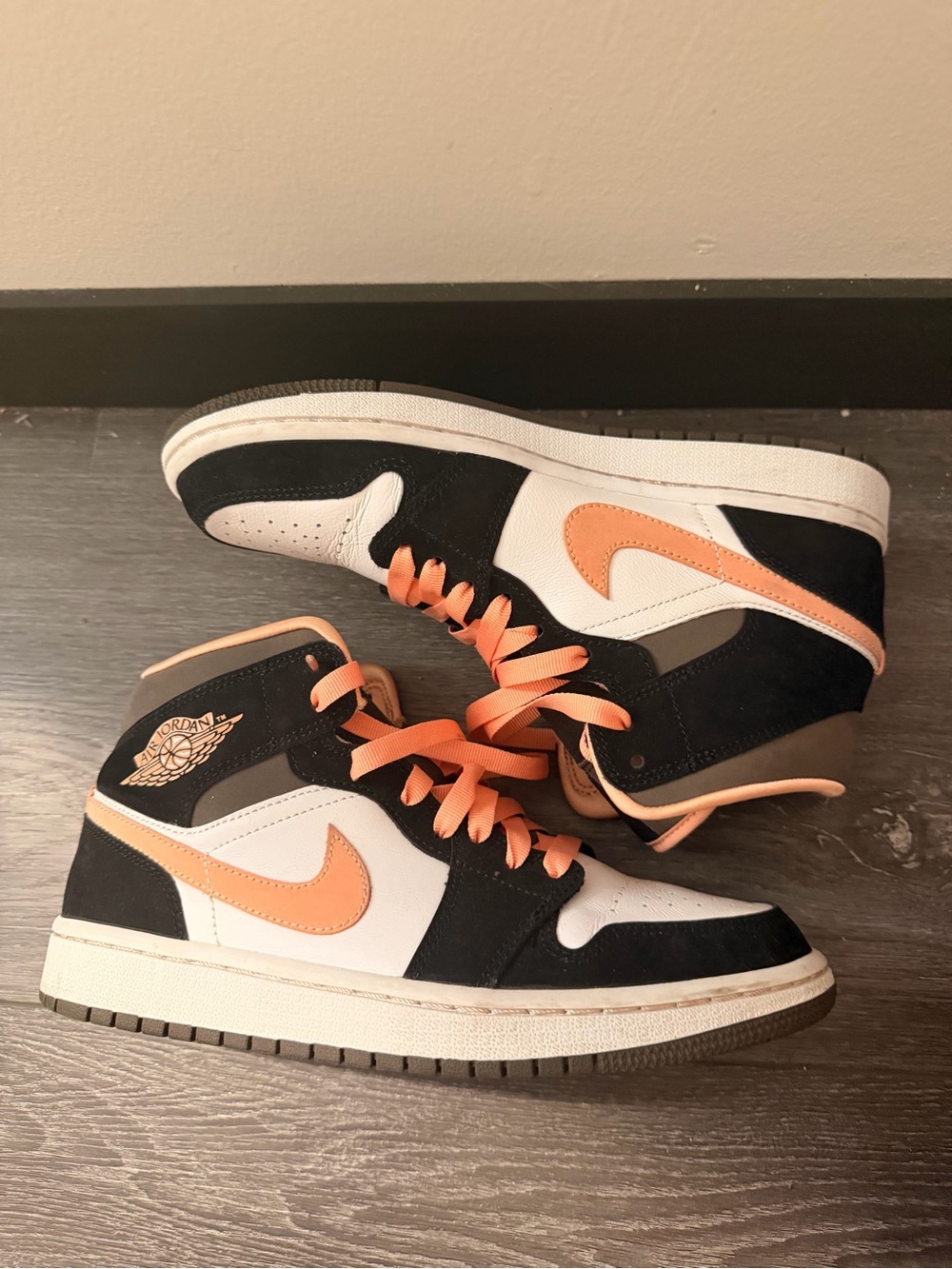 Jordan 1 Mid Peach Mocha
